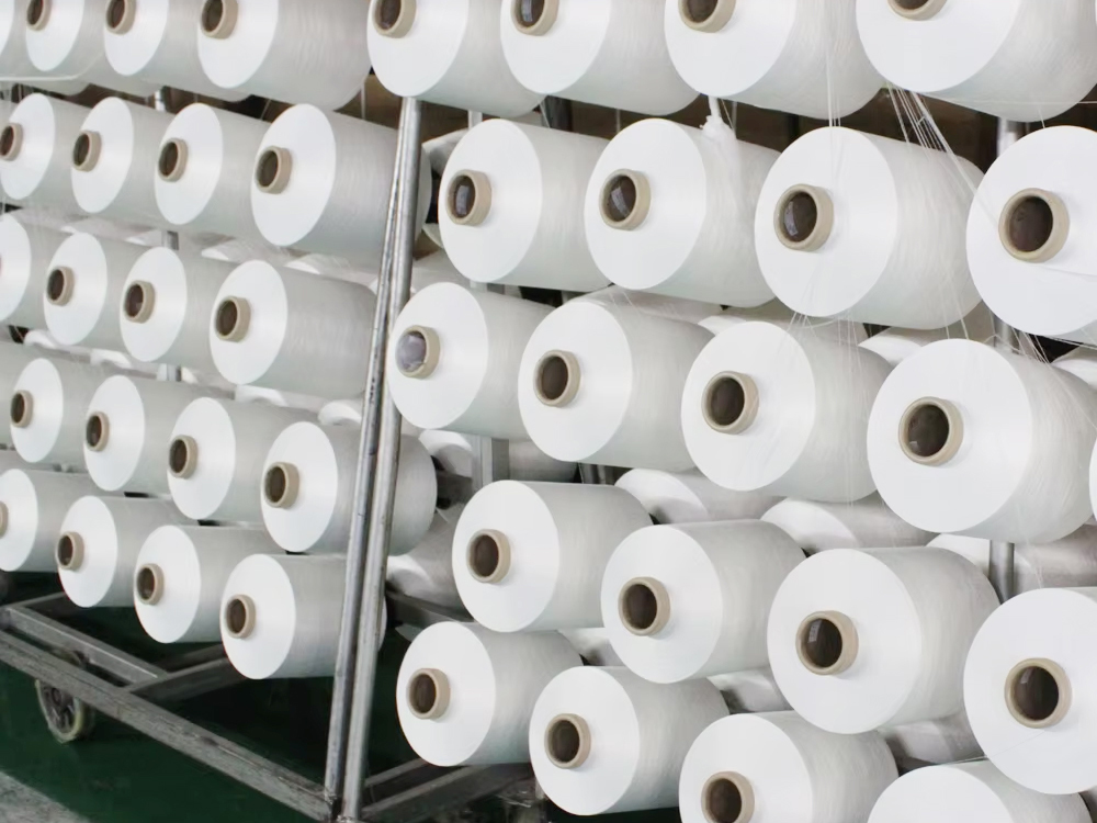 Polyester Yarn Comparison: Regular Yarn vs Monofilament Yarn